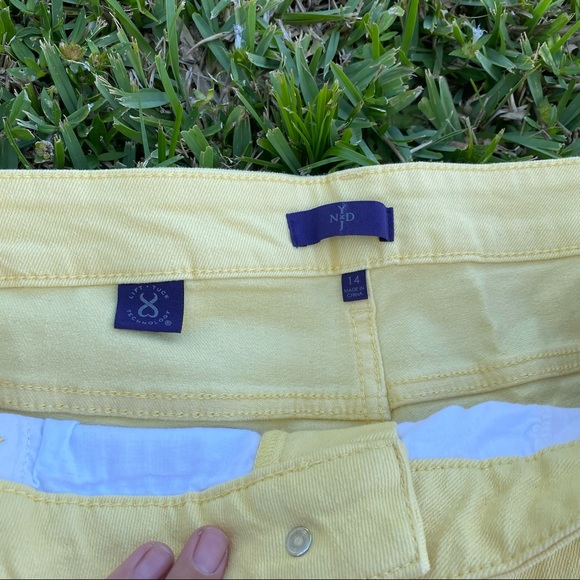 Yellow denim capris - Picture 2 of 5